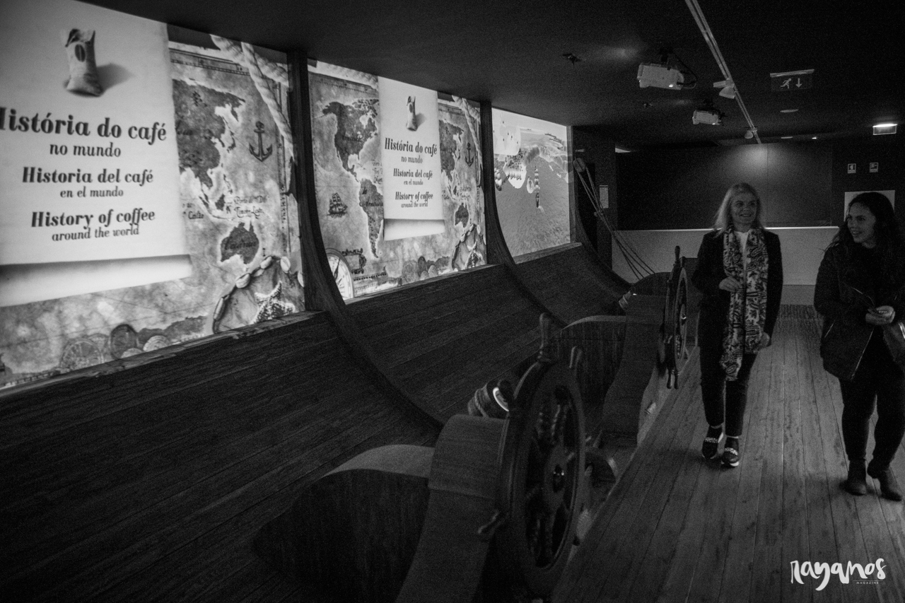 Juegos interactivos en la sala de la historia del café.