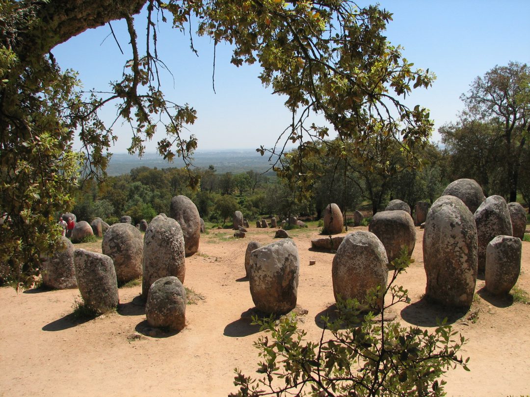 El Cromeleque dos Almendres, un tesoro escondido entre alcornoques