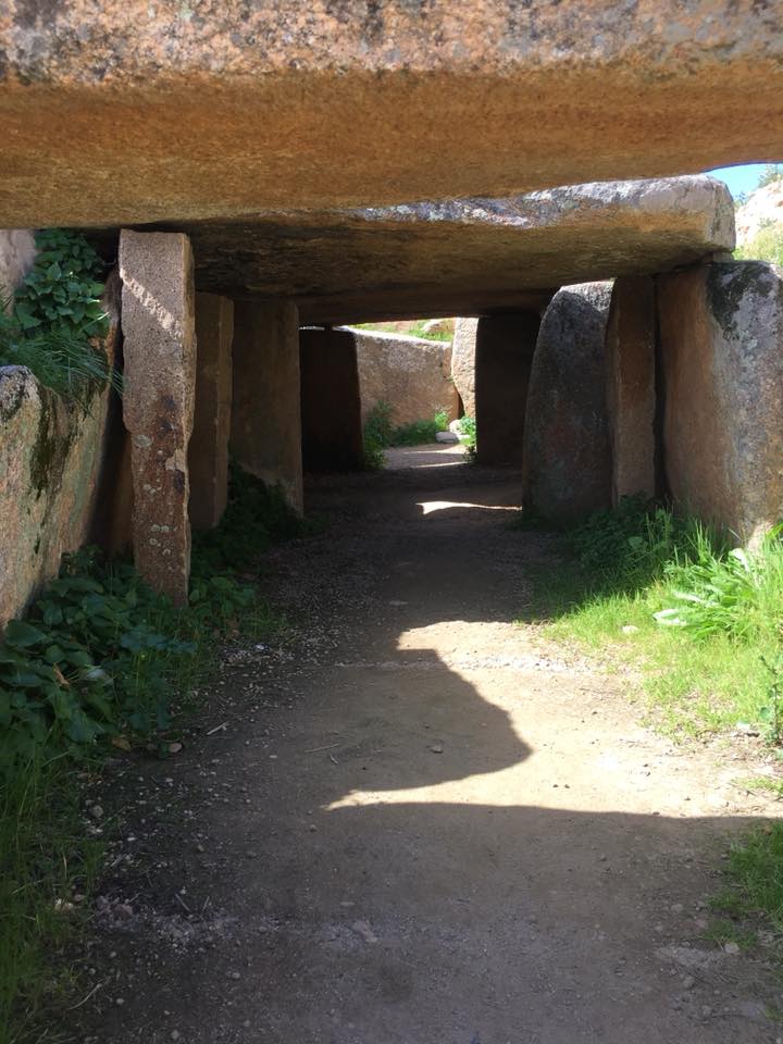 NARCISO FUENTES, dolmen de Lácara, megalitismo, Mérida, Extremadura, turismo, turismo rural