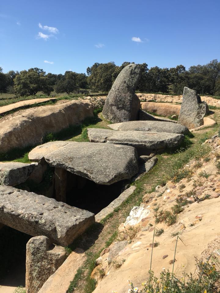 NARCISO FUENTES, dolmen de Lácara, megalitismo, Mérida, Extremadura, turismo, turismo rural