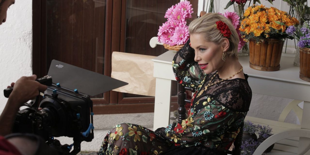 Soraya Arnelas, música, cultura, Valencia de Alcántara, Yo brindo