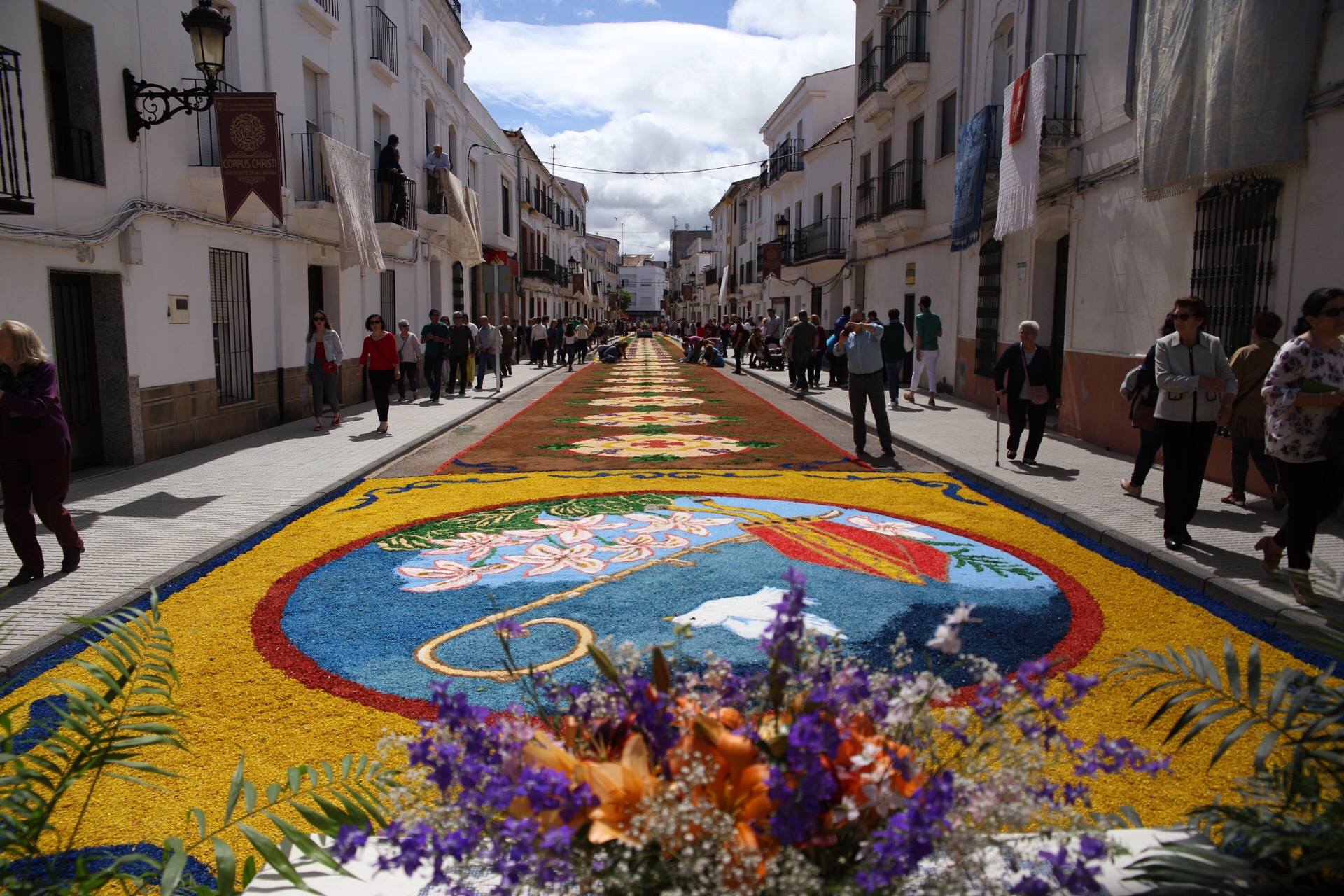 Alfombras de corcho y serrín, el arte efímero del Corpus