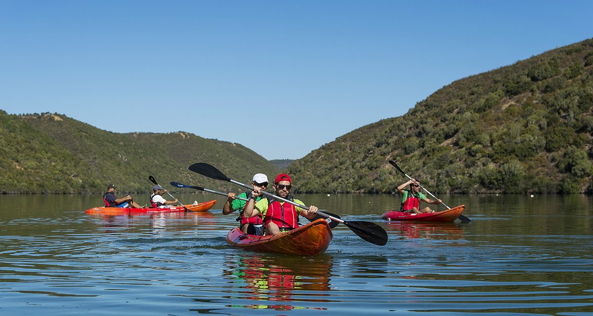 Deporte y turismo a bordo de kayaks