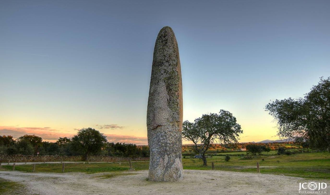 Menhir da Meada al atardecer